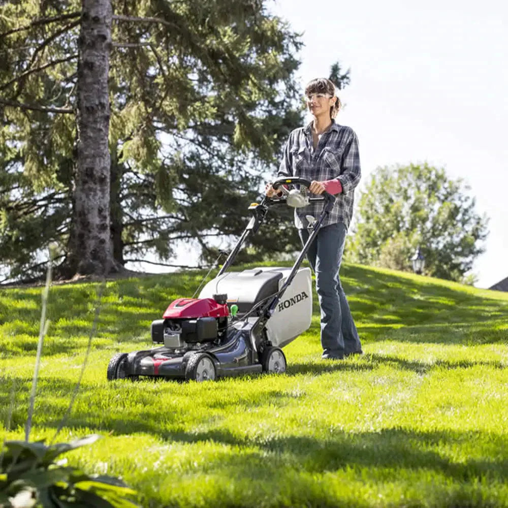 Honda 21-inch Nexite self-propelled mower deck C Versamow 4-in-1 system C hydrostatic drive C electric starter C GCV200 engine with Roto-Stop